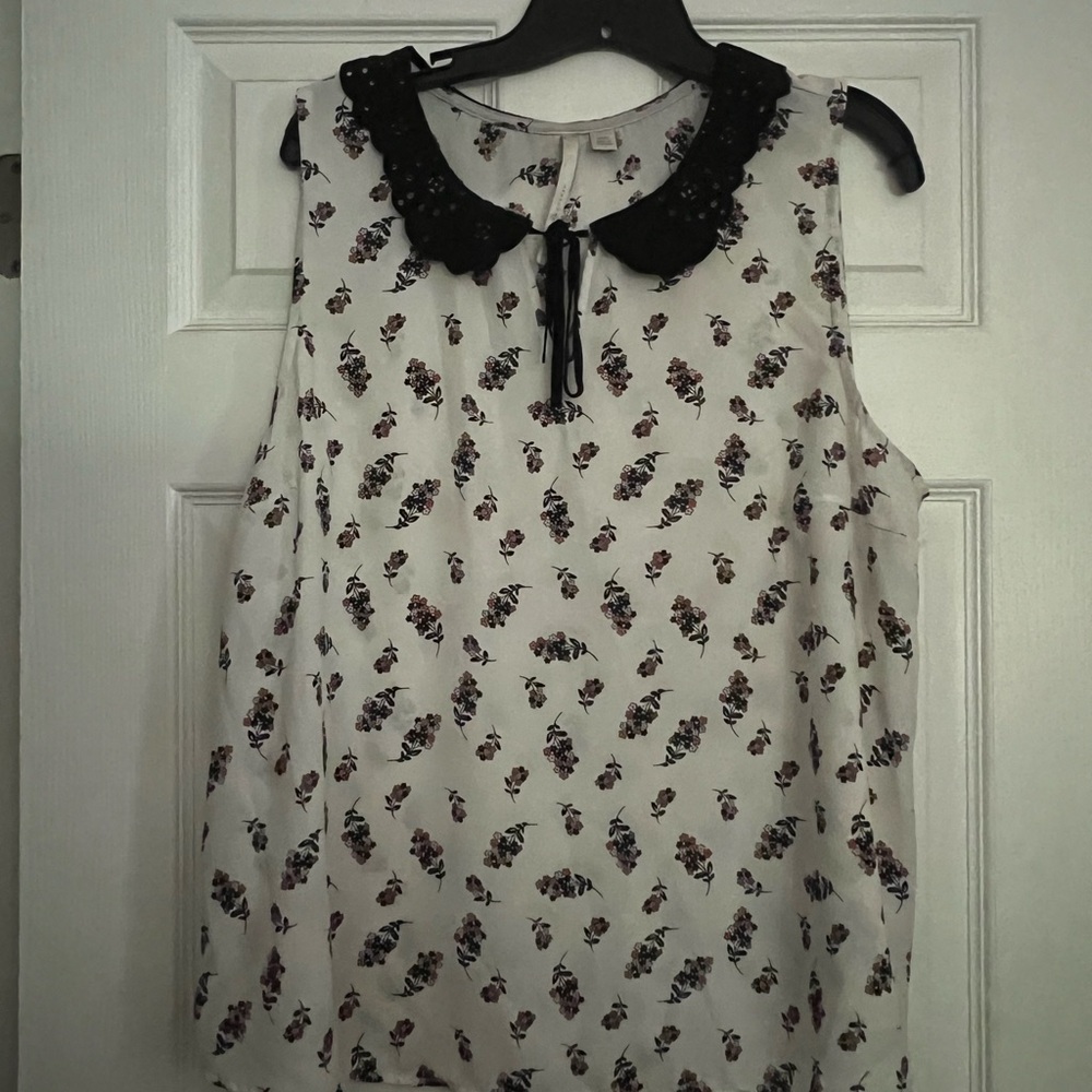 Lauren Conrad XXL Floral Print Blouse with Black Lace Collar